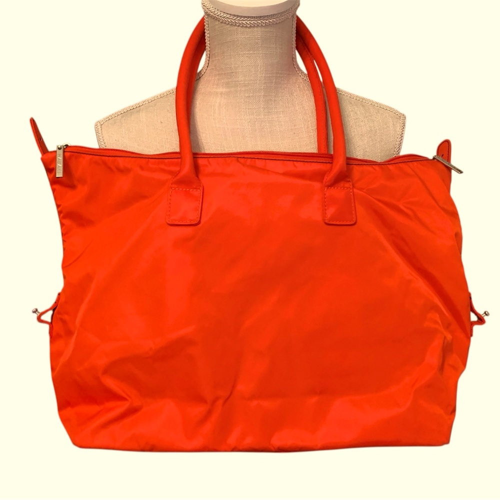 ✈️HADAKI PACKABLE TOTE/WEEKENDER✈️NWOT. NEVER USED!! - Picture 2 of 9